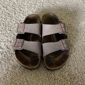 Brown/Tan Birkenstock’s